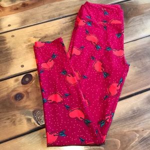 FINAL PRICE { lularoe } Valentine’s OS leggings